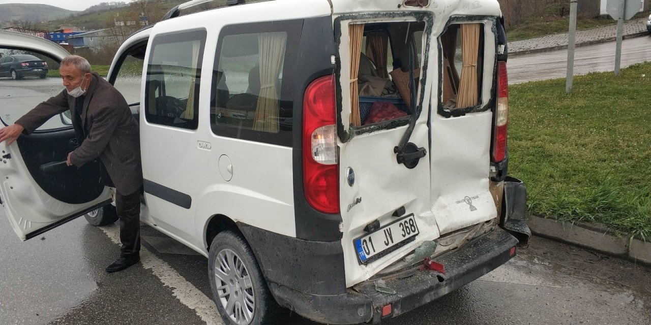 Samsun’da Kamyon Hafif Ticari Araca Çarptı: 1 Yaralı
