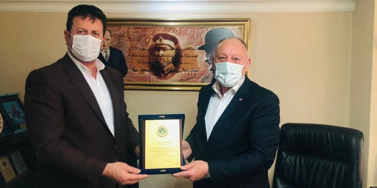 Başkan Soykan’dan Akyazı Ticaret Ve Sanayi Odası’na Teşekkür Plaketi