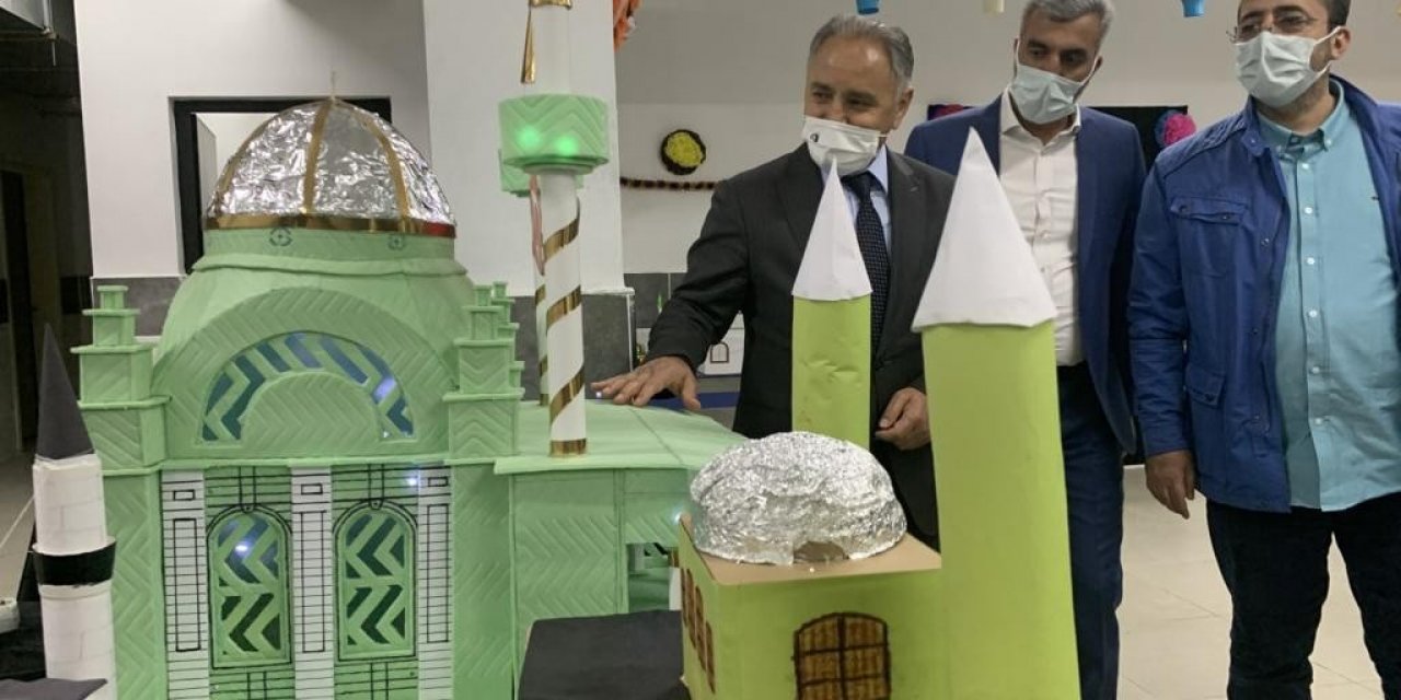 Öğrenciler Atık Malzemelerden Eser Yaptı, Sergi Açıldı