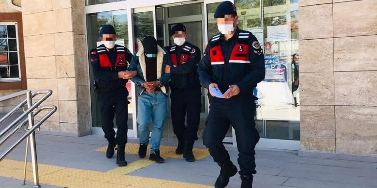 6 Yıldır Aranan Şahıs Otomobil Bagajında Kaçmaya Çalışırken Yakalandı