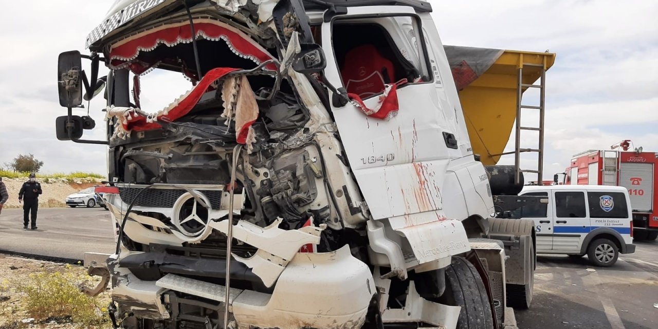 Gaziantep’te 2 Tır Çarpıştı: 2 Yaralı