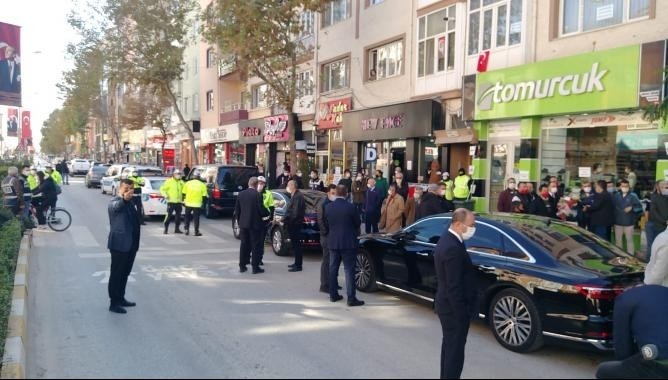 İYİ Parti Genel Başkanı Akşener, Bozüyük’te esnafı dinledi