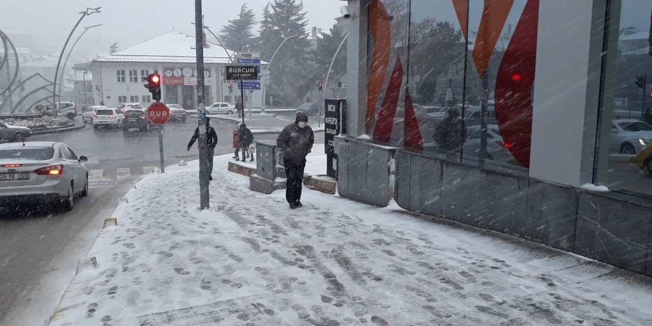 Yozgat’ta Kar Yağışı Etkili Oluyor