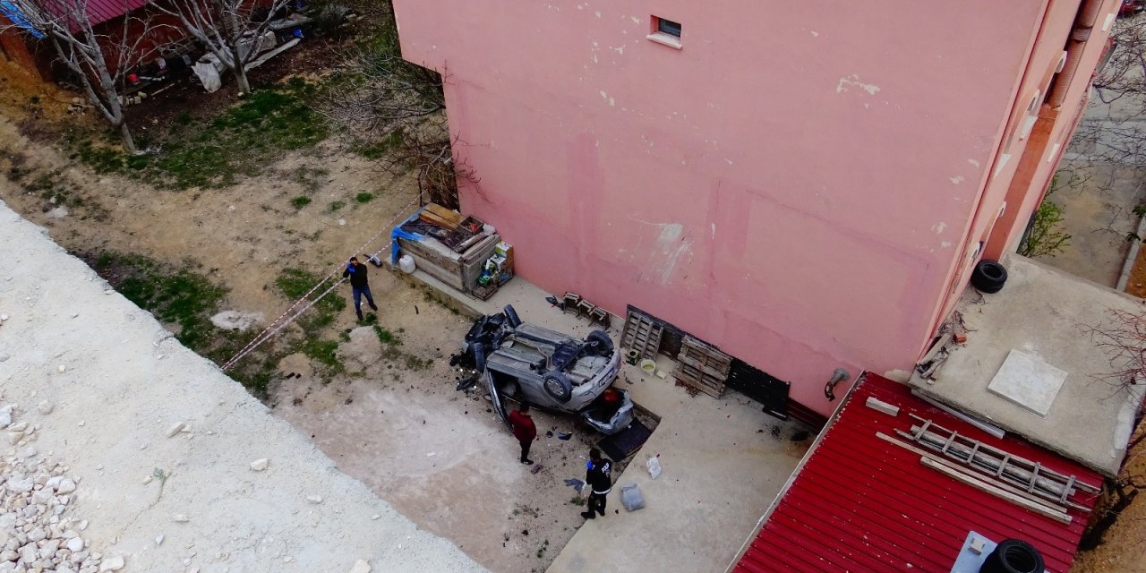 Otomobiliyle 30 Metre Yüksekten Düşen Hemşire Ağır Yaralandı