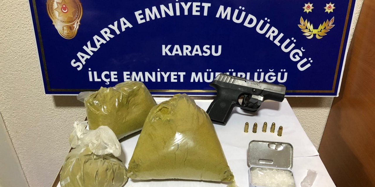 İ̇lçeye Uyuşturucu Sokmak İsteyenlere Polis Baskını: 2 Kişi Tutuklandı