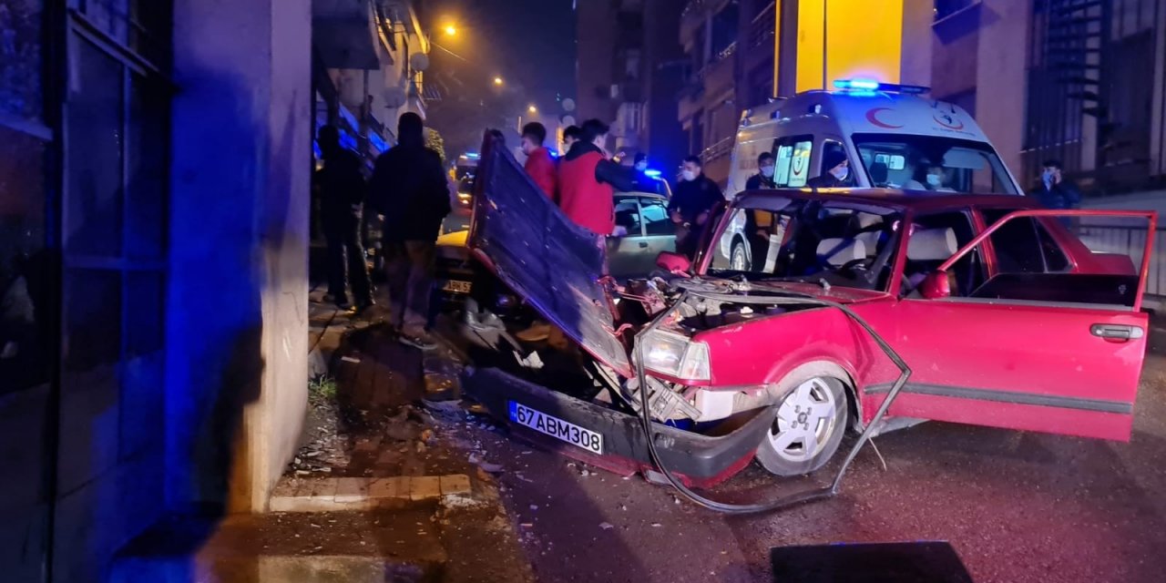Hurdaya Dönen Araçtan Yaralı Olarak Kurtuldu