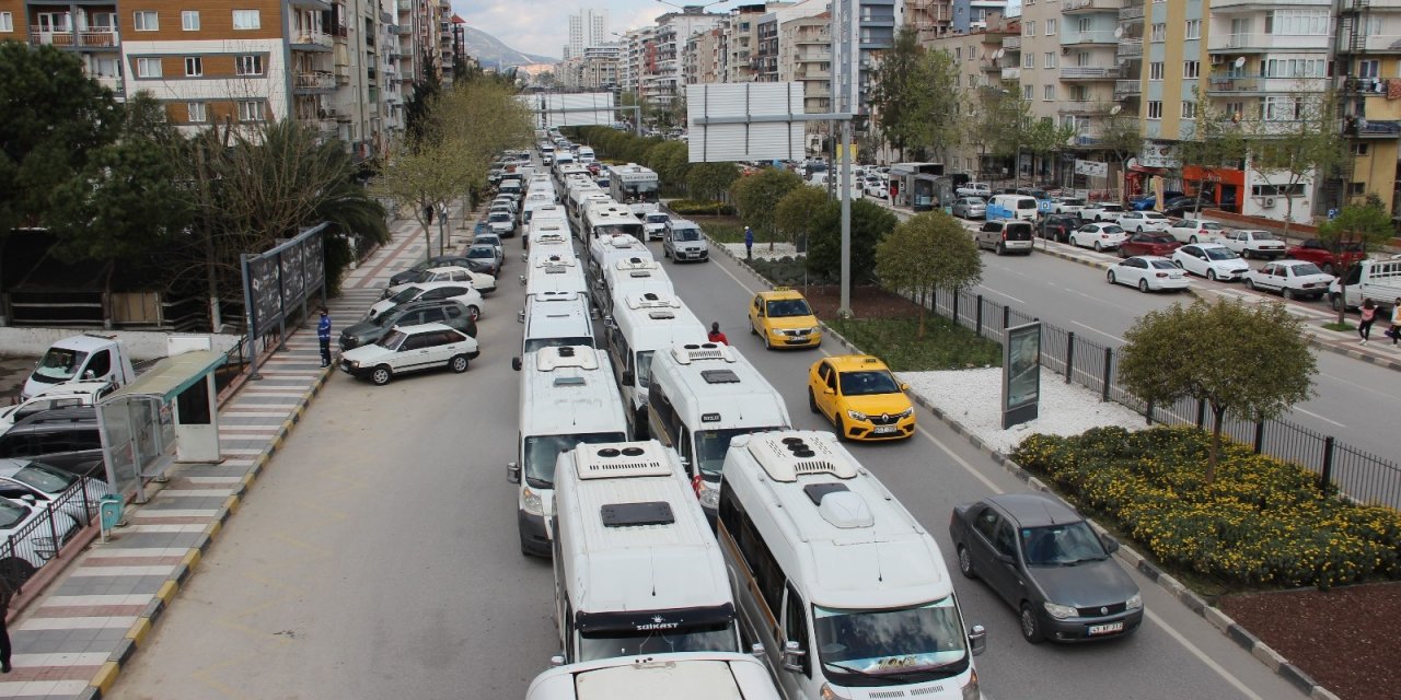 Manisalı Servis Şoförlerinden Korsan Servisçilere Tepki