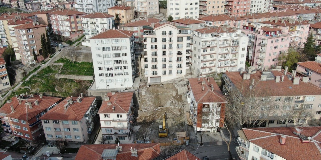 Ankara’da Çökme Tehlikesi Olan Bina Havadan Görüntülendi