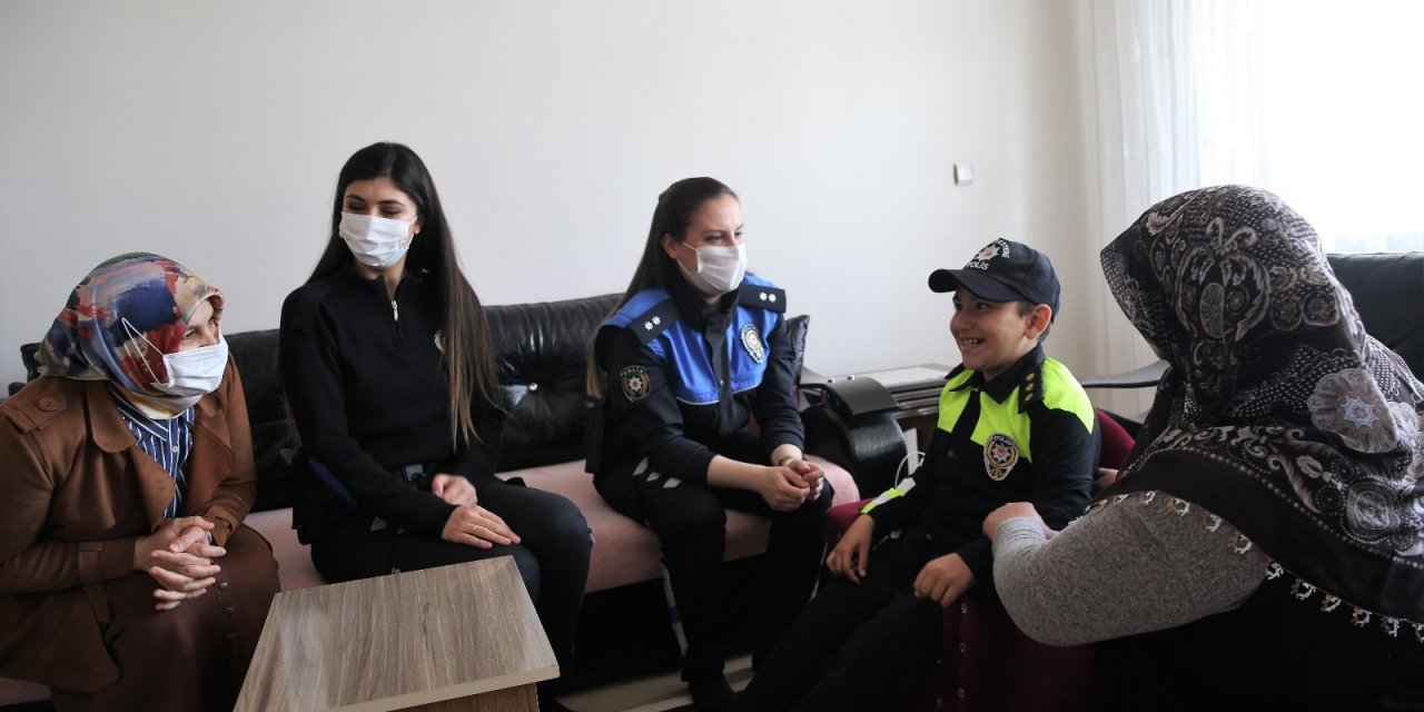 Engelli Çocuğun Polis Üniforması Hayali Gerçekleştirildi
