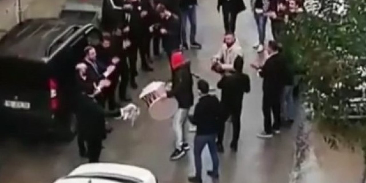 Sosyal Mesafeyi Hiçe Sayıp Maskesiz Şekilde Halay Çektiler