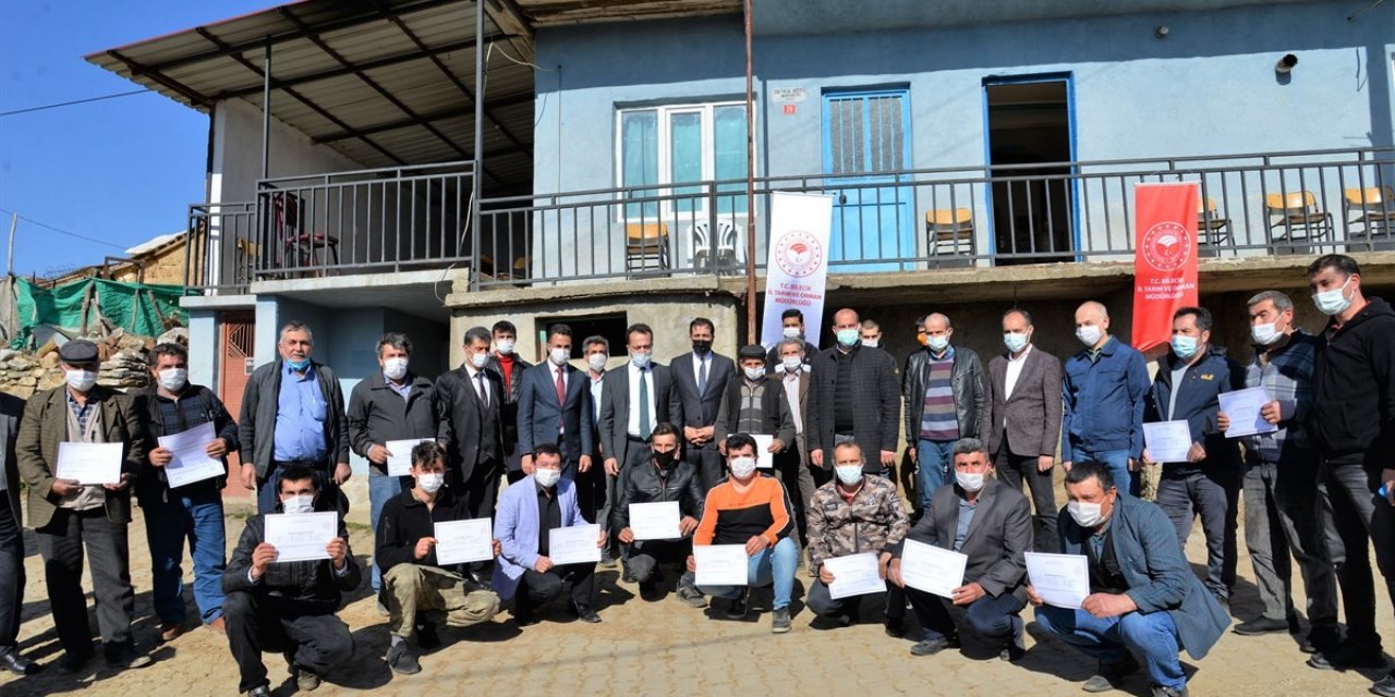 ’sürü Yönetimi Elemanı Benim’ Kursuna Katılan Kursiyerler Belgelerini Aldı