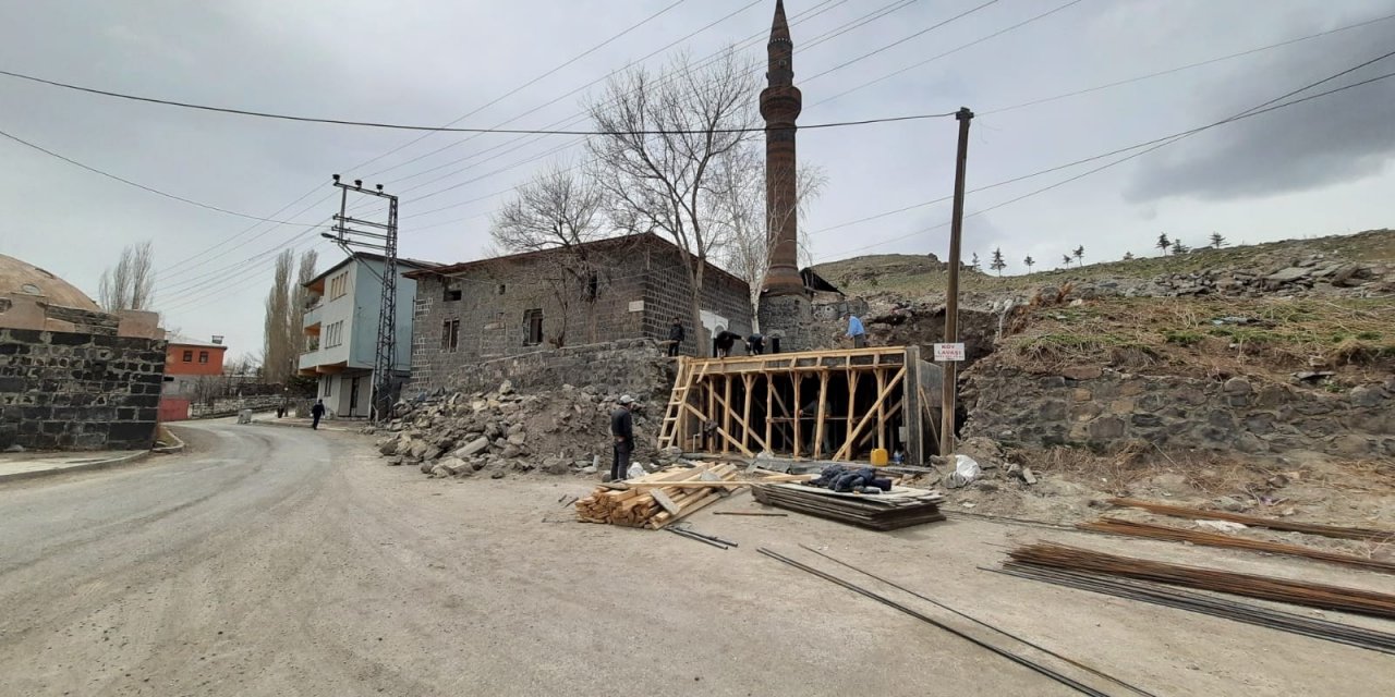 Tarihi Laçin Bey Cami Tadilat Alındı