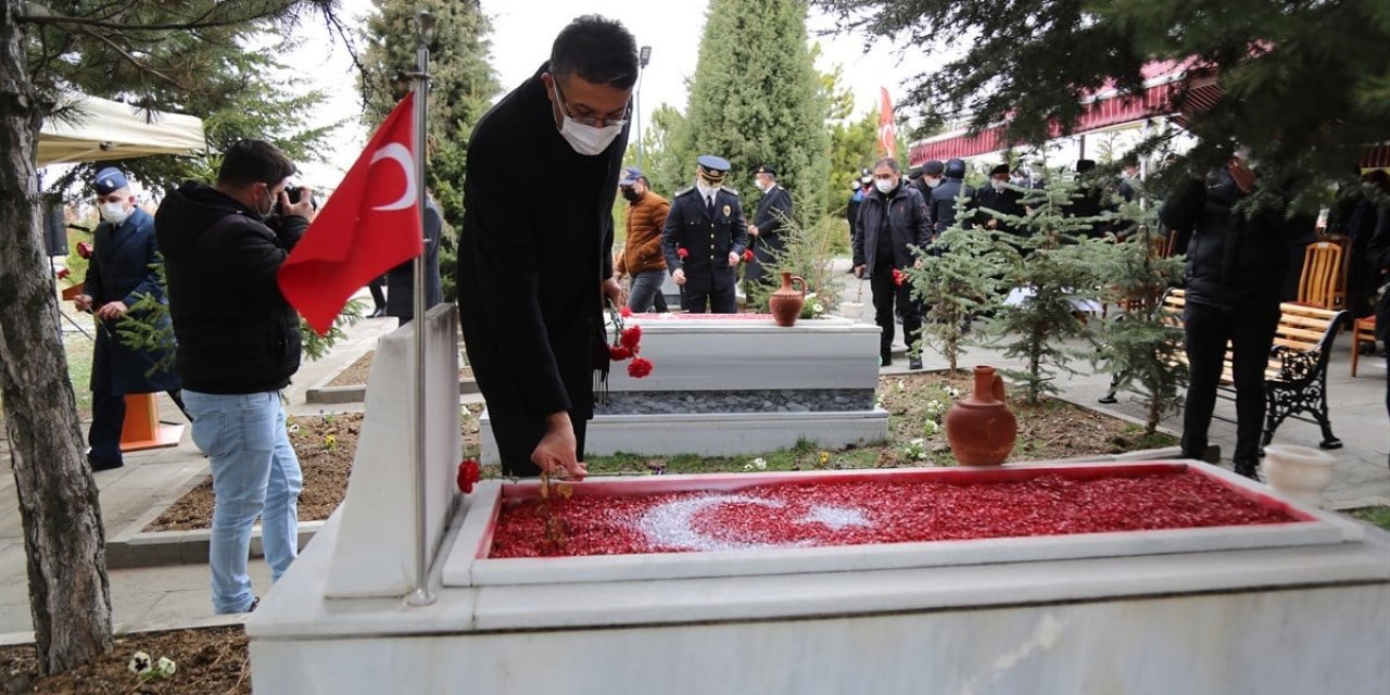 Vali Çelik, Polis Şehitliğini Ziyaret Etti
