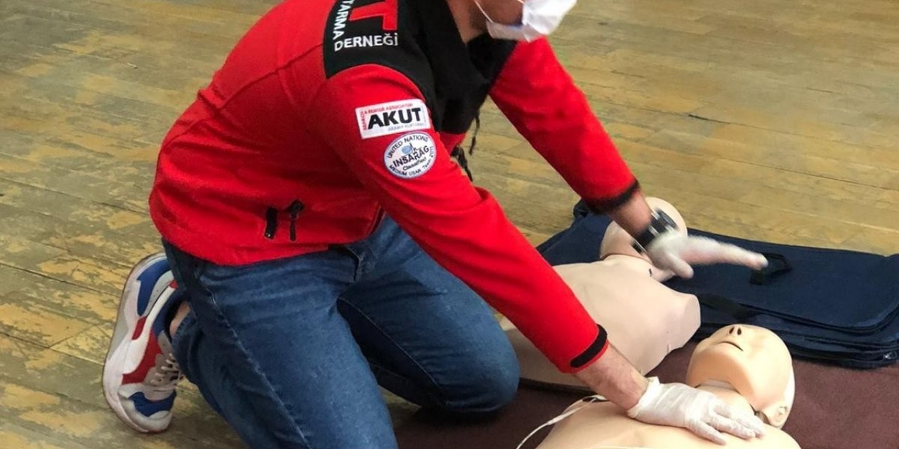 Akut Eskişehir Ekibine İlk Yardım Eğitimi Verildi
