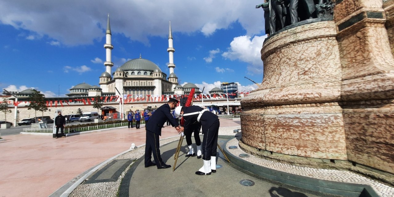 Polis Teşkilatının 176’ncı Kuruluş Yıl Dönümünde Taksim Cumhuriyet Anıtı’na Çelenk Bırakıldı