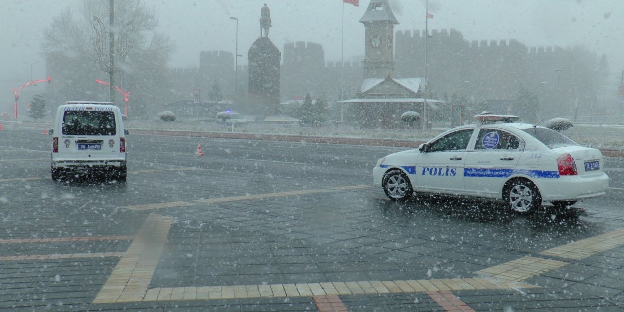 Emniyet Genel Müdürü Aktaş Ve İ̇l Emniyet Müdürü Karabörk’ün Polis Haftası Mesajı