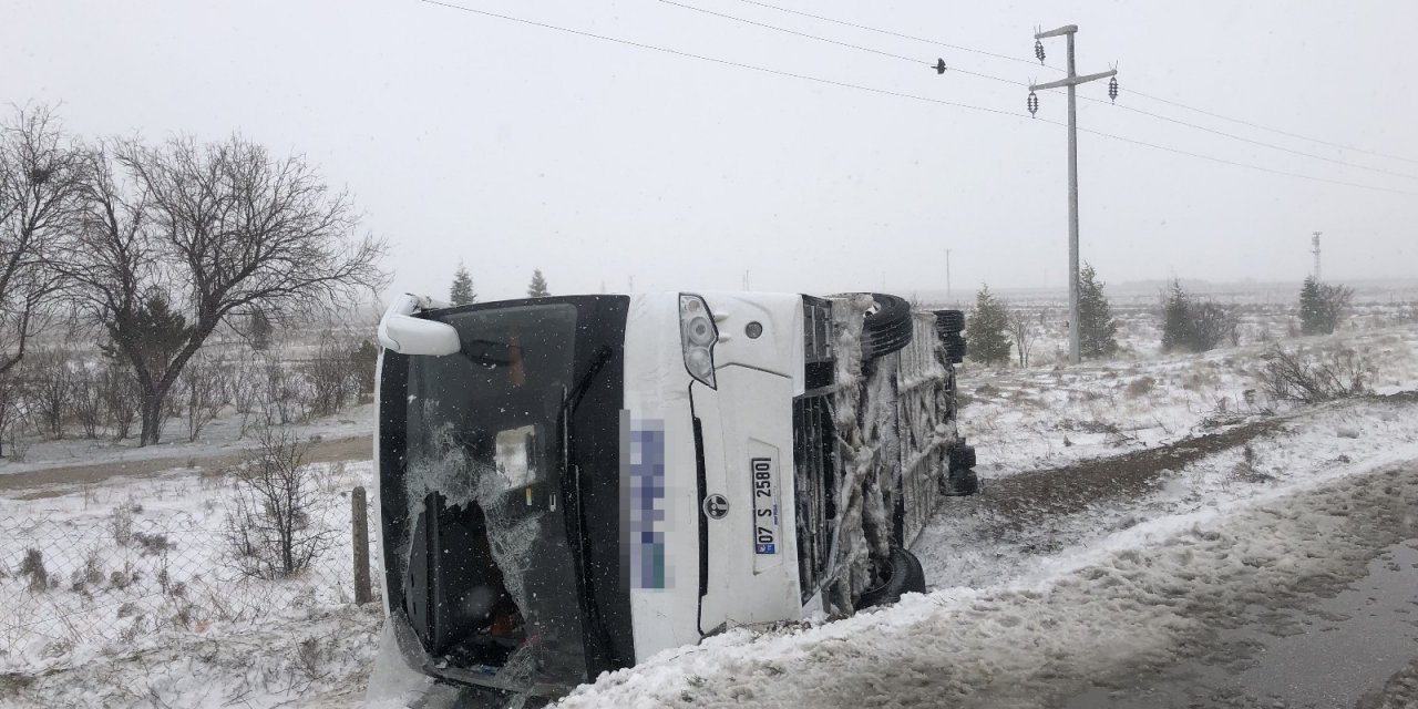 Konya ‘da 2 Tur Otobüsü Kaza Yaptı: 1 Ölü, 40’dan Fazla Yaralı