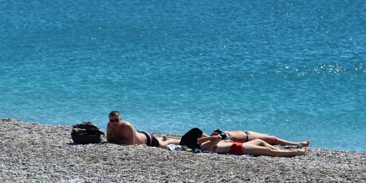 Kısıtlama Ve Rüzgar Antalya’yı Sessizliğe Bürüdü