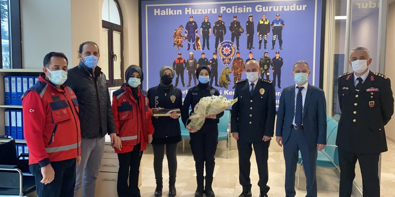 Sağlıkçılar, Polislerin Gününü Kutladı