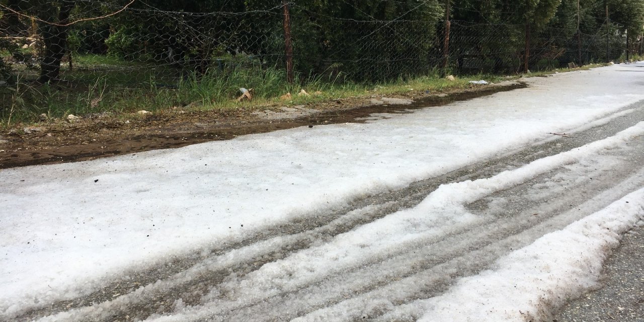 Mersin´de Dolu Yağışı Etkili Oldu