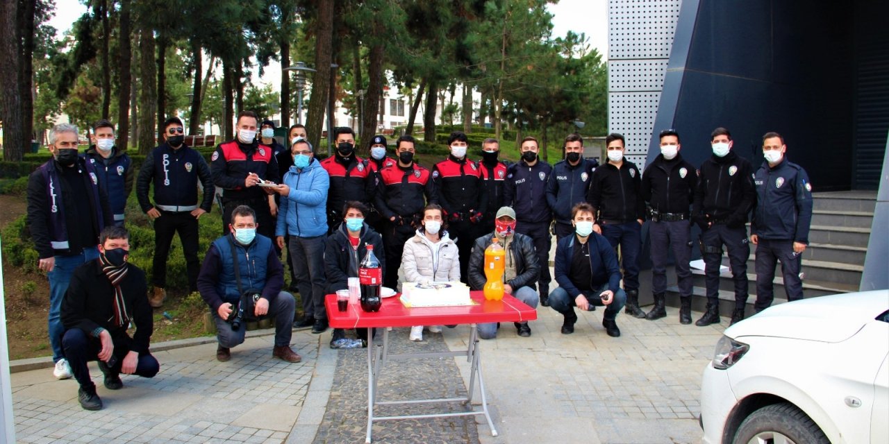 Gazetecilerden Polislere Olay İhbarlı Sürpriz