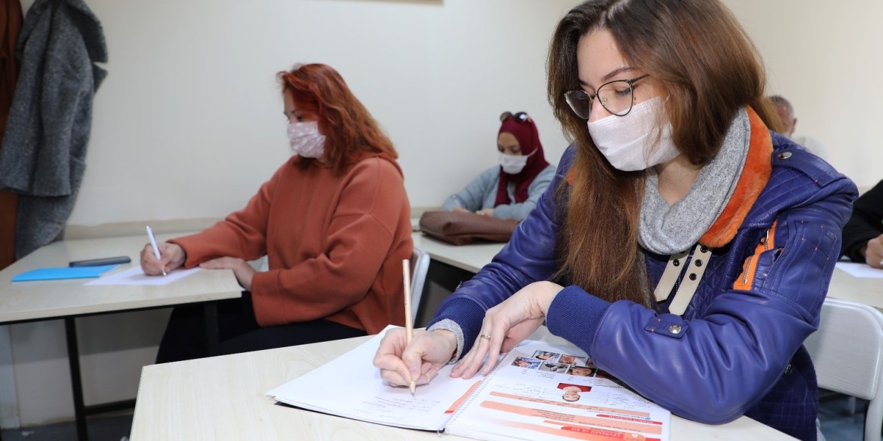 Yabancı Vatandaşlar Türkçeyi Atasem’de Öğreniyor