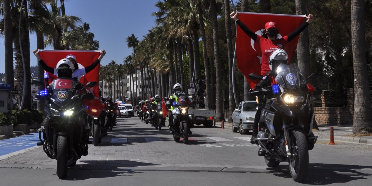 Marmaris Polisinden Anlamlı Kortej