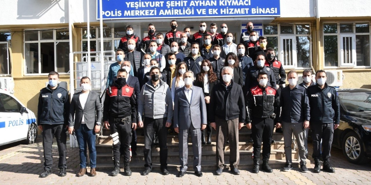 Vali Çuhadar Görev Başındaki Polislerle Bir Araya Geldi