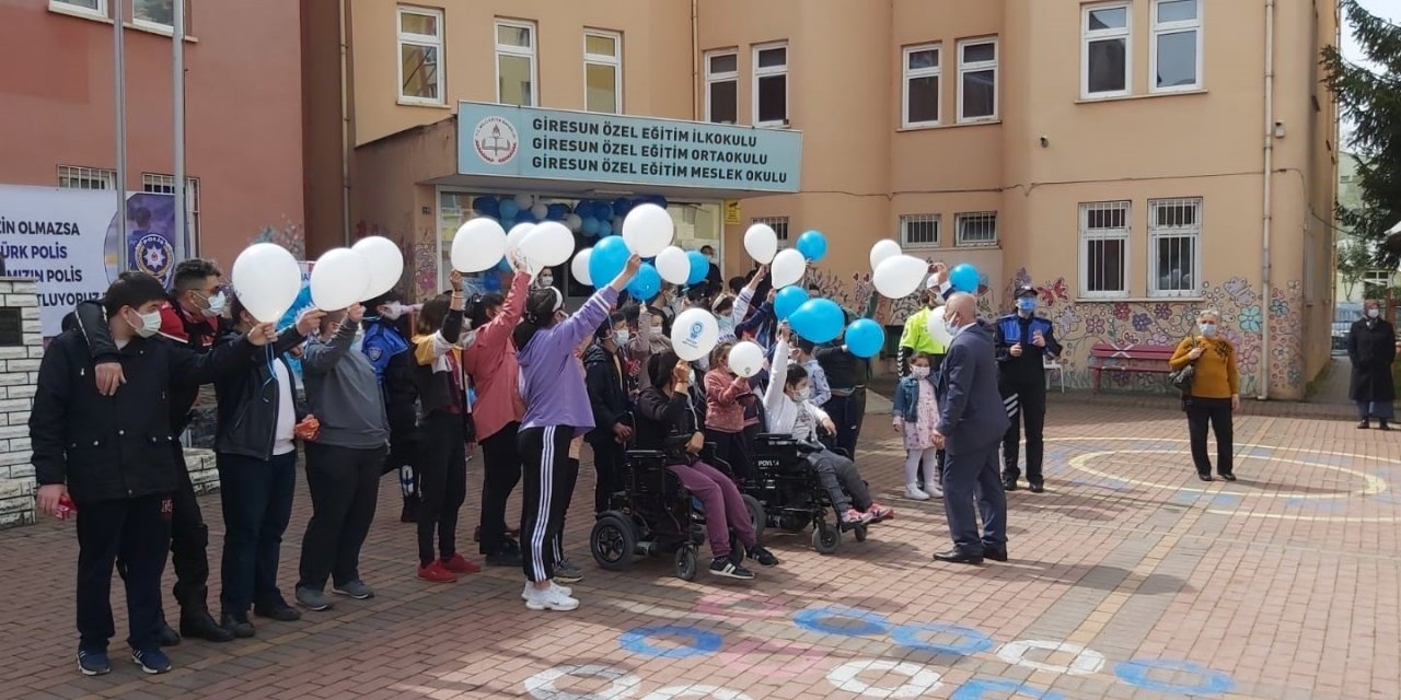 Özel Öğrenciler Polis Ekipleriyle Bir Araya Geldi