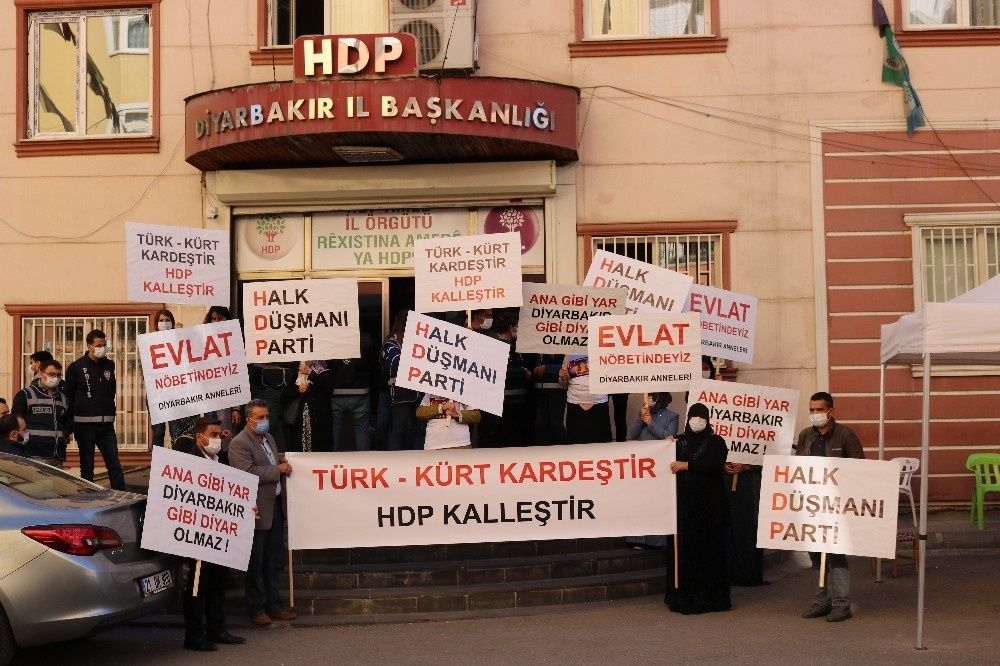 HDP yöneticilerinin ’Seçilmiş delegelerimizin isimleri var’ dediği defterde farklı kategorilerde aranan teröristler çıktı