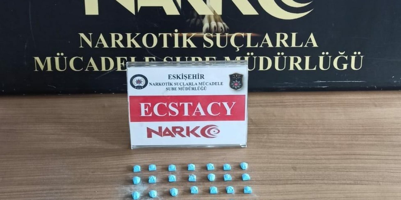 Polis Ekiplerin Dikkati Sayesinde Çok Sayıda Uyuşturucu Hap Ele Geçirildi