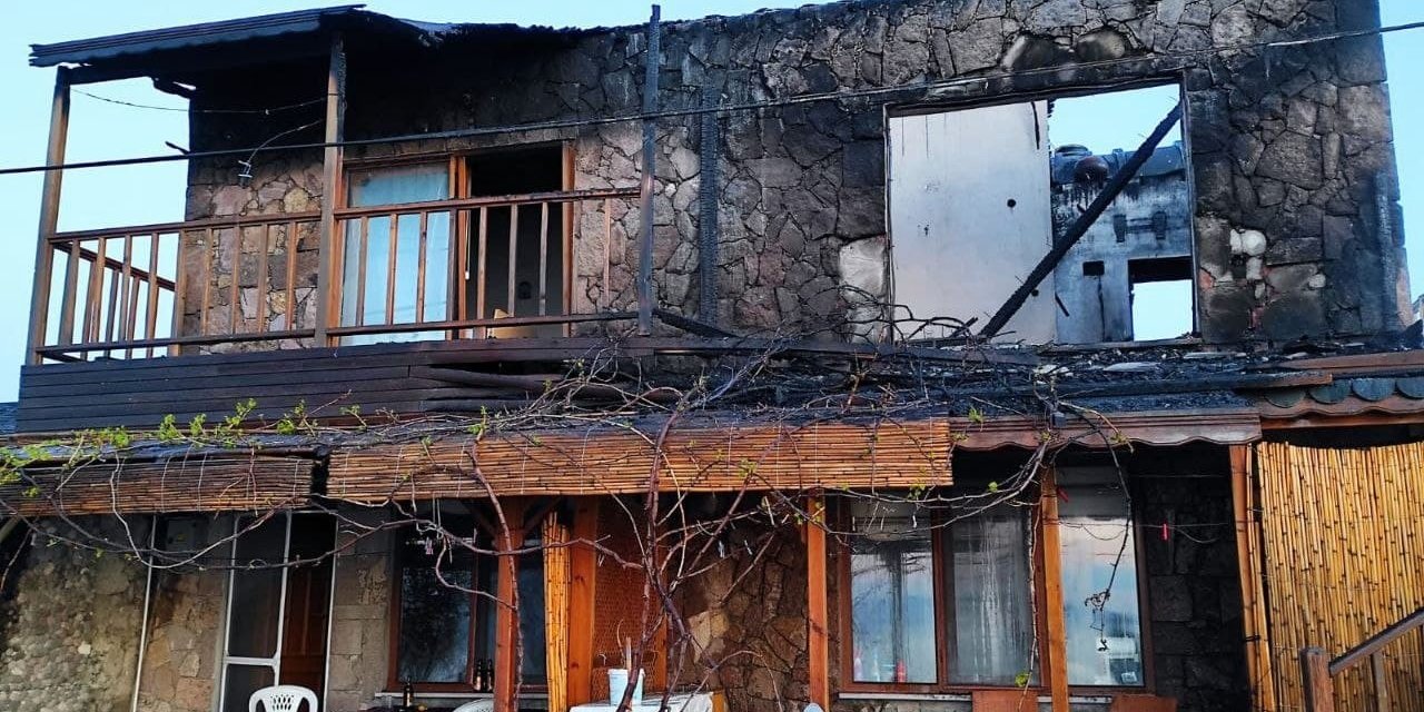 Assos’ta Motelde Çıkan Yangında Bir Çift Ölümden Döndü