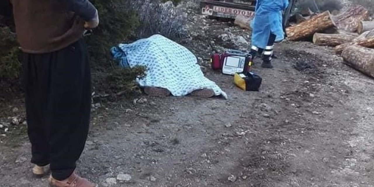 Kamyon İle Ağaç Arasında Sıkışan Sürücü Hayatını Kaybetti