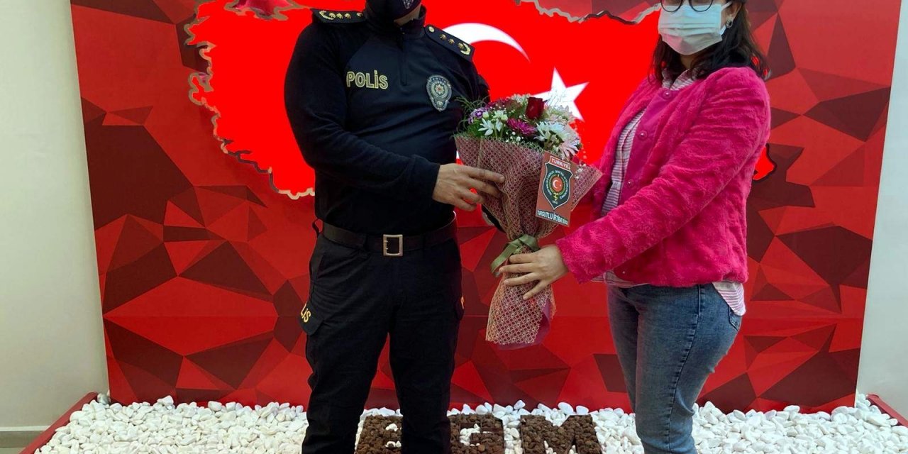 Şehit Kızından Emniyet Müdürüne Çiçek
