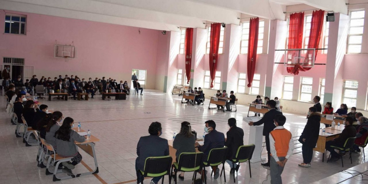 Besni’de Ortaokullar Arası Bilgi Yarışması