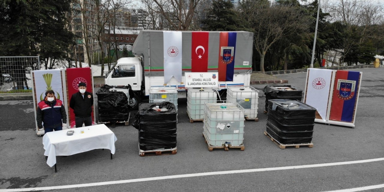 İ̇stanbul’da Uyuşturucu İmalatında Kullanılan 9 Ton Asetik Anhidrit Ele Geçirildi