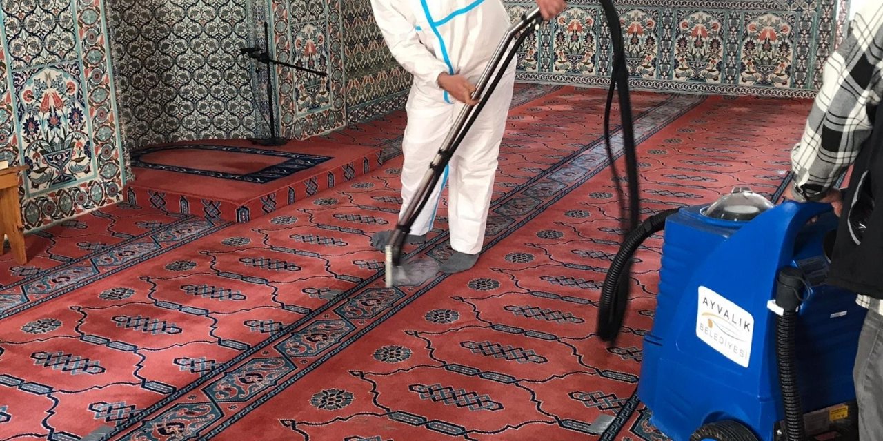Ayvalık’ta İbadethanelere Dip Bucak Temizlik