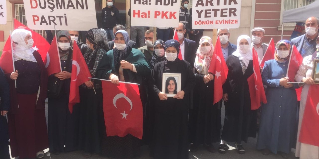 Yüreği Yanık Bir Anne Daha Hdp Önündeki Evlat Nöbeti Eylemine Katıldı