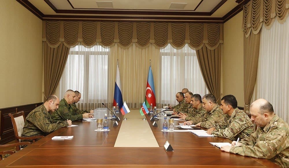 Azerbaycan Savunma Bakanı Hasanov, Rus Barış Gücü Komutanı Korgeneral Muradov ile görüştü