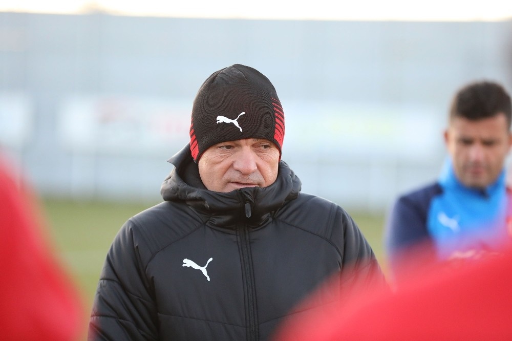 Rıza Çalımbay: "Hakemler Sivasspor’a çok yanlış yapıyorlar"