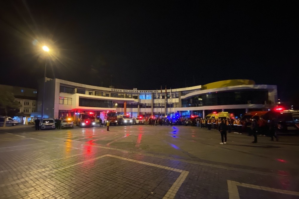 Düzce’de depremde hayatını kaybedenler için anma etkinliği düzenlendi