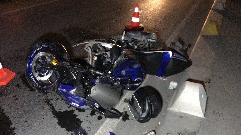 Motosiklet yayaya çarptı: 2 ağır yaralı