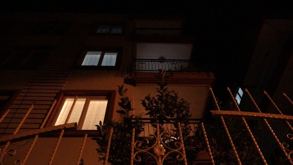 Antalya Kepez'de terastan demir parmaklığın üzerine düştü