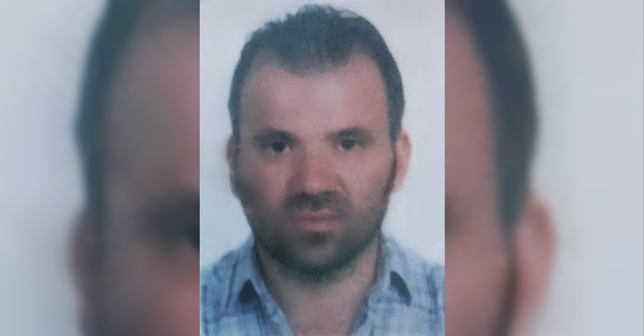 Evinde boğazı kesilmiş halde ölü bulundu