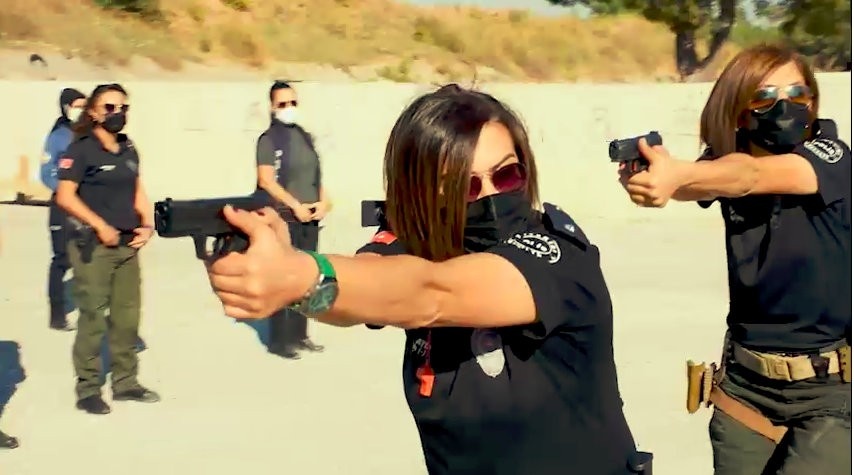 Antalya’nın kadın polisleri poligonda erkeklere taş çıkarttı