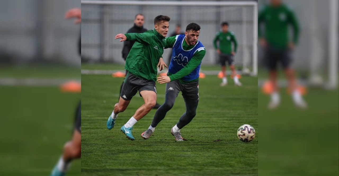 Bursaspor, Adanaspor maçı hazırlıklarını taktik antrenmanla sürdürdü