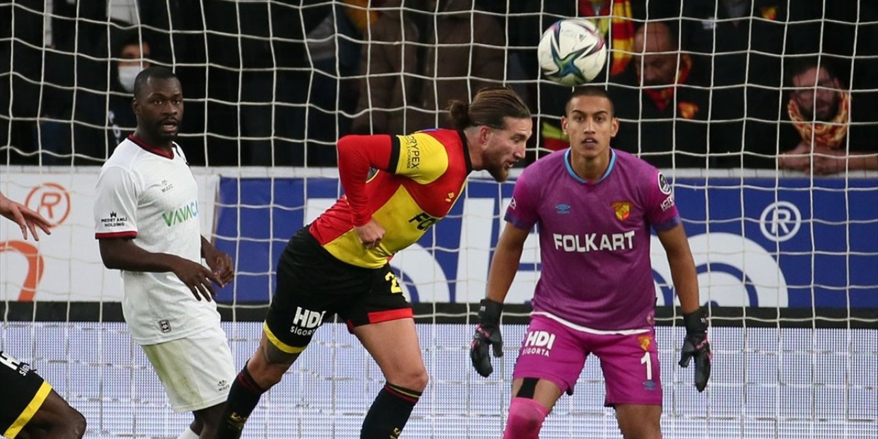 Göztepe'de İrfan Can Eğribayat formasını hiç çıkarmadı