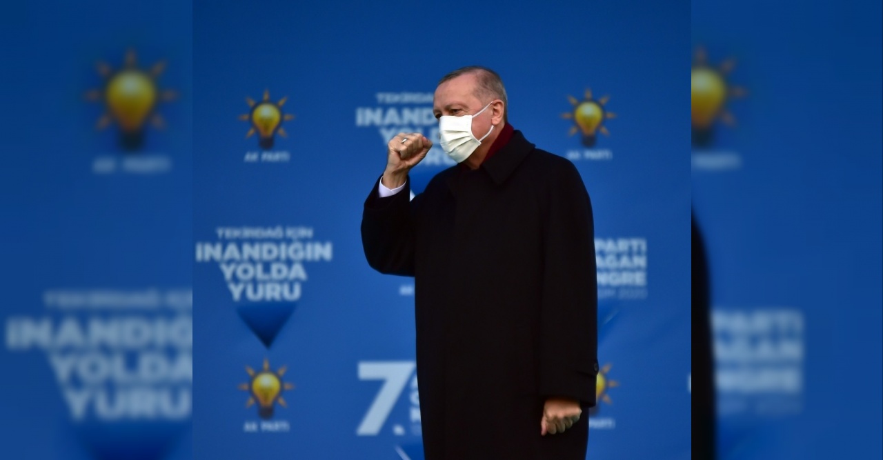 Cumhurbaşkanı Erdoğan: "AK Parti kaybederse, Türkiye’nin belirsizlik, istikrarsızlık, siyasi ve mali boyunduruk çukuruna yuvarlanacağı, Türkiye kaybederse AK Parti’nin yerle yeksan olacağı gerçeğiyle karşı karş