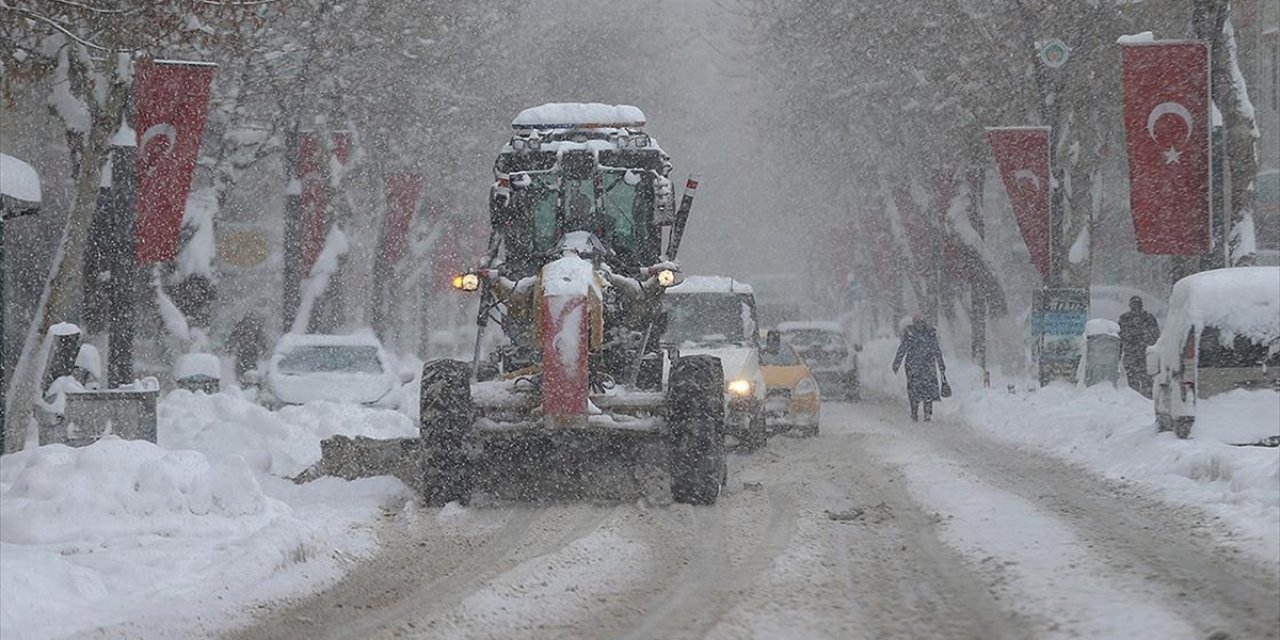 Meteoroloji'den tüm yurdu etkisi altına alacak yeni kar yağışı uyarısı
