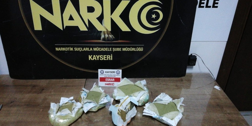 Kayseri’de aracın ses sistemi içerisinde 2 kilo 700 gram esrar yakalandı